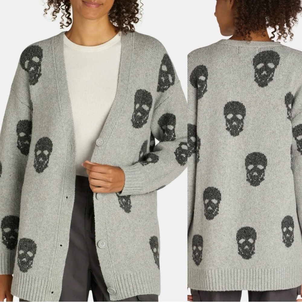 . No Boundaries Grey Skull Graphic Soft Button Up Juniors Long Sleeve Cardigan